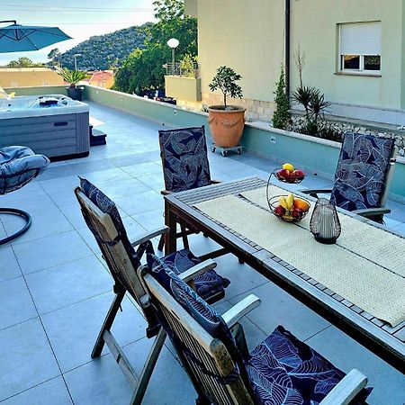 Amazing Apartment In Makarska With House Sea View Buitenkant foto