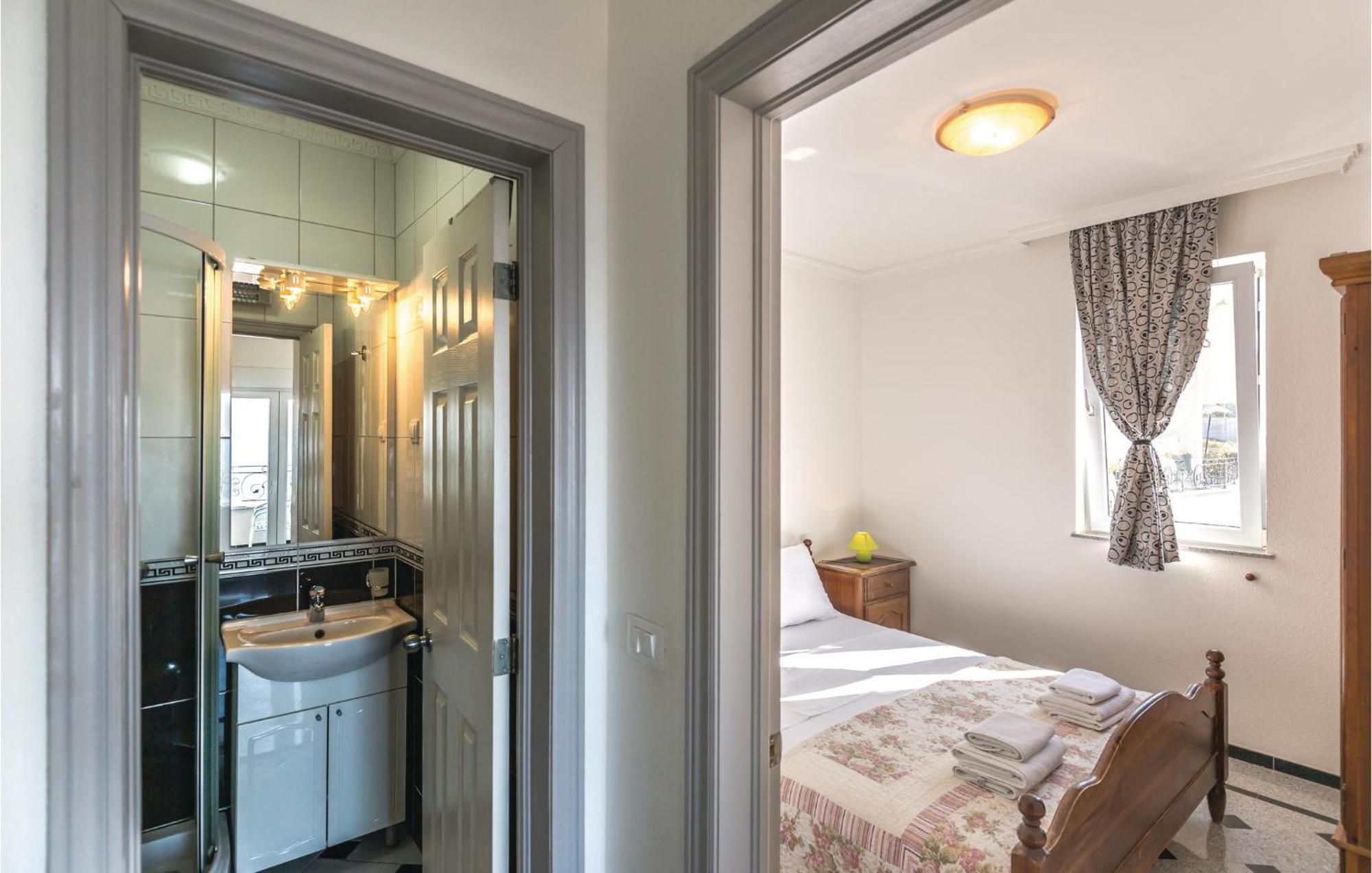 Amazing Apartment In Makarska With House Sea View Buitenkant foto