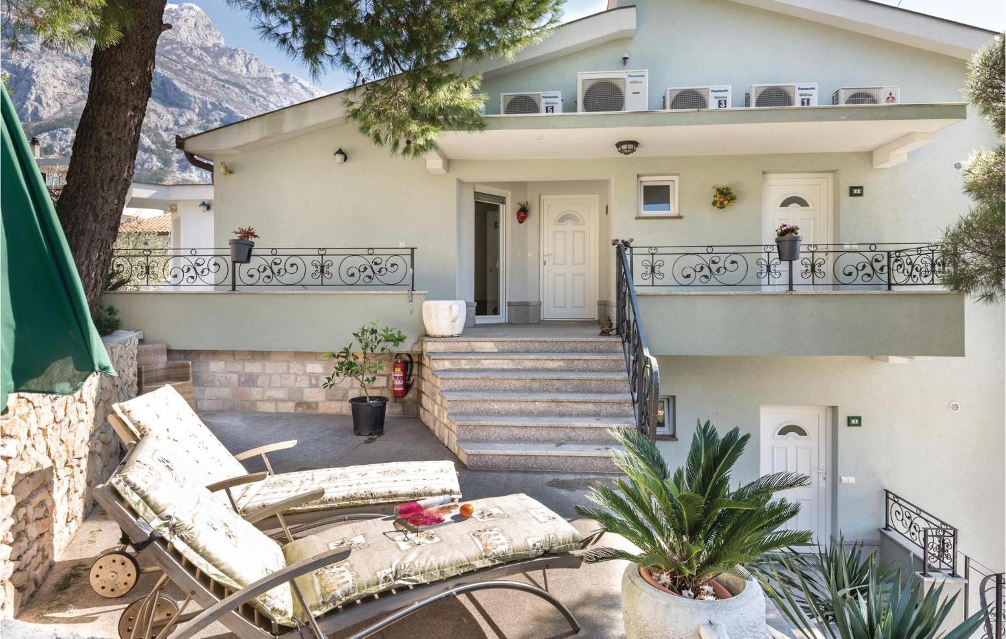 Amazing Apartment In Makarska With House Sea View Buitenkant foto