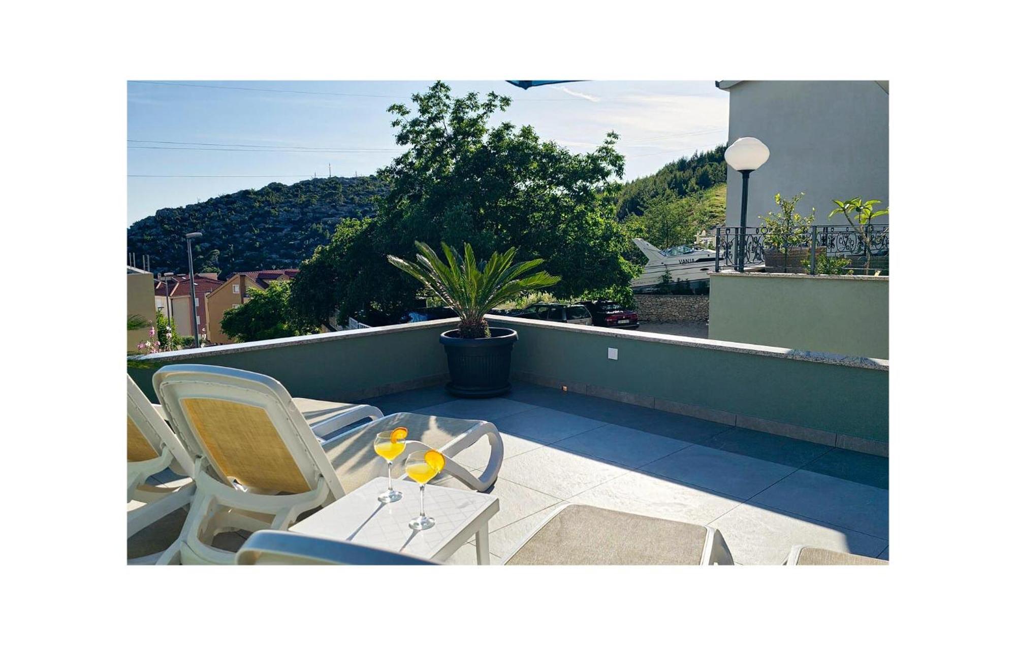 Amazing Apartment In Makarska With House Sea View Buitenkant foto